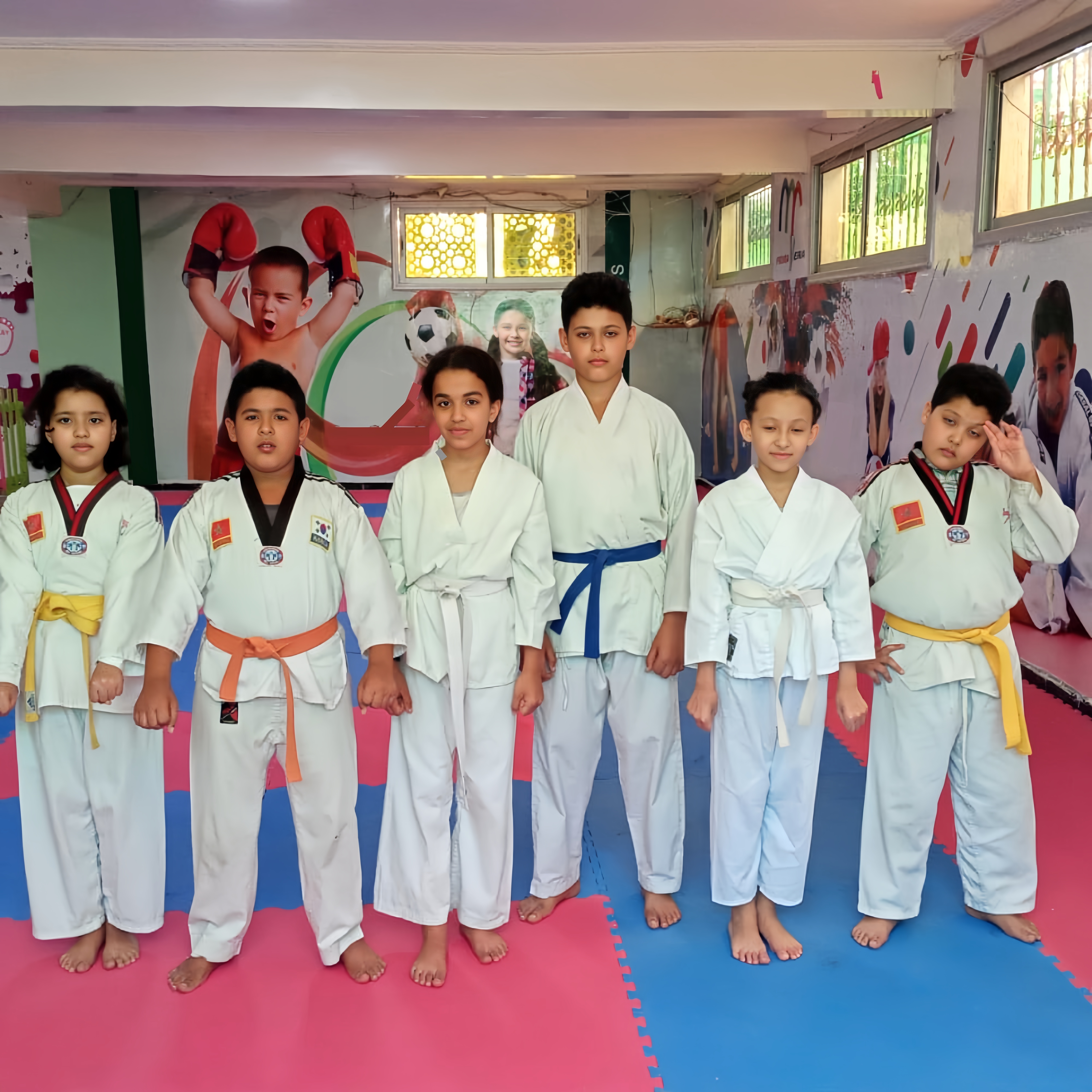 Élèves participant à un club de débat scolaire